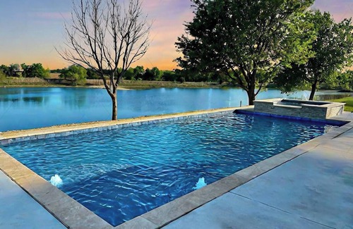 China Spring House | Private Pool/Hot Tub at Honey Farms: Near Baylor and Silos!