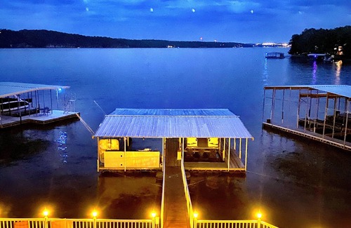 Osage Beach House | PRIVATE POOL *MAY 1 - OCT 1*, PRIVATE Dock, Osage Beach, Near Margaritaville