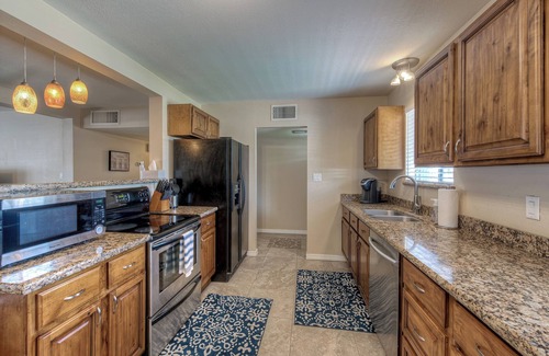 Cox Heights House | PRIVATE POOL - NEW EVERYTHING! Be our guest!