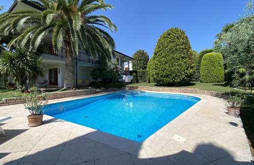Montioni Apartment | Private pool & palm garden. Villa Colombara with lake view
