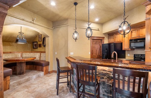 Hollister House | Private Pool, Pickle/bball, Close to Big Cedar