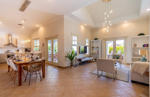 Noord House | Private Pool Villa with Cabana * 3min to Beaches!
