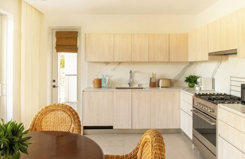 Dunmore Town House | Private Pool Villa at Coral Sands – Steps to Pink Sand Beach & Resort Amenities