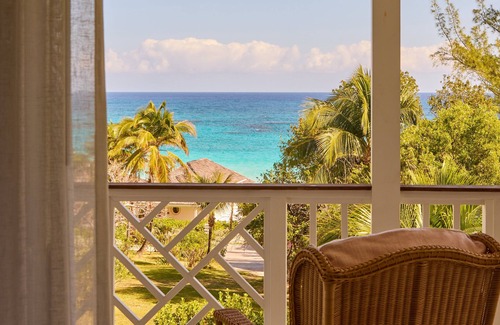 Dunmore Town House | Private Pool Villa at Coral Sands – Steps to Pink Sand Beach & Resort Amenities