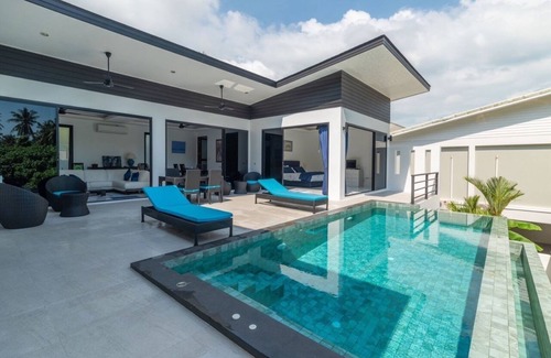 Maret Villa | Private Pool Villa with Jungle view - 4nbed - Free Parking - 5 min to Beach