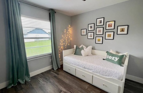 Indian Ridge House | Private Pool w/spacious living/kitchen remodeled home 5 min to shop/Eating & Fun