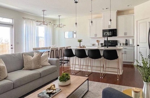 Auburn House | Private, Quiet and Cozy Townhouse - Close to Lake Lanier.