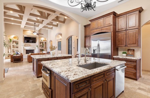 North Scottsdale House | Private Resort Feel – Two Pools and Total Comfort - With Five Ensuite Bathrooms