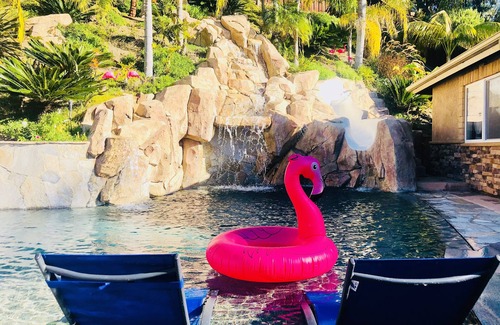 Vista House | ✈Private Resort Home Giant Pool/Jacuzzi/HUGE Slide & Waterfall/Game Room!