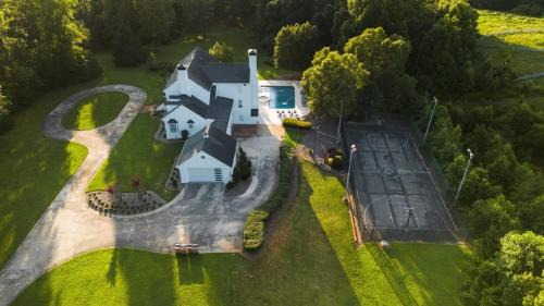 Gainesville House | Private Resort - Lake Lanier Paradise
