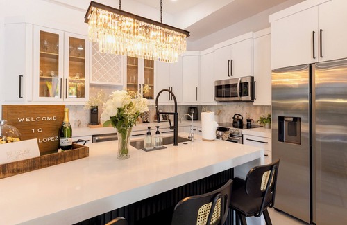 Sunset House | Private Resort Stay - Insta-Worthy Miami Vacation