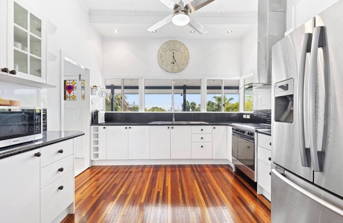 Urangan Villa | Private Resort style Queenslander at Hervey Bay