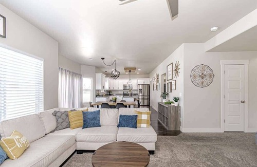 Rexburg House | Private Rexburg 5 Bedroom Home with Bonus Loft The