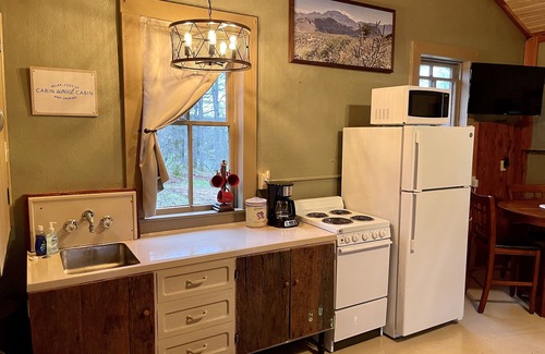 Steelville Cabin | Private River Frontage! Beautiful Cabin with Amazing views! Available now!