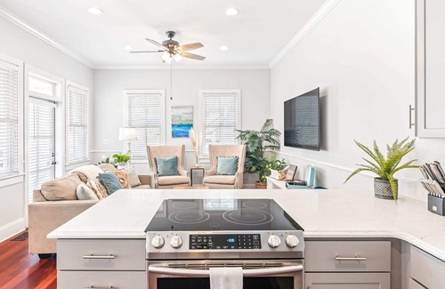 Cannonborough Elliotborough House | Private Rooftop + Parking - 3 Blocks to King St!