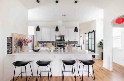 St. John - Coronado Hills House | [Private Room] Designer 10min dt Pet friendly 7min Park 5min Grocery Restaurant
