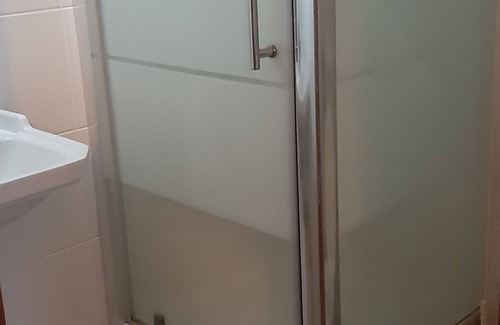 Gara de Nord House | Private room in a 1920's charming historic vila, close to the main train station