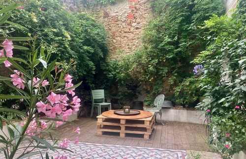 Pont-Croix Bed & Breakfast | Private room in a family home - Pont-Croix, historic town center- South Finistère