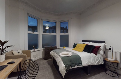 Woodside Apartment | Private Room in a Shared Home