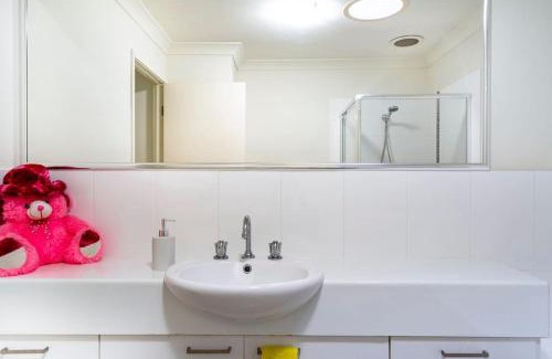 Kippa-Ring House | Private Room in Shared Accommodation