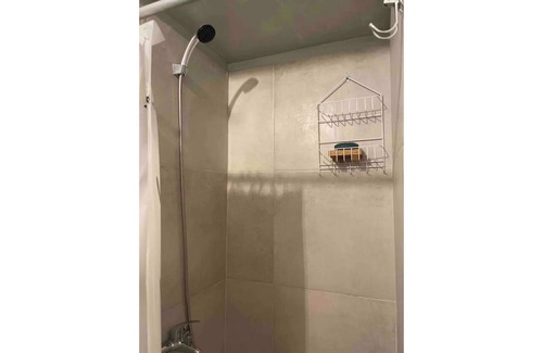 Banfield Apartment | Private room / super warm / 20m / kitchen and new bathroom!