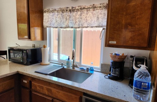 Bay Terraces House | Private Room w/A/C, WiFi, Desk, Full Bed, Smart TV & Keyless Lock - San Diego
