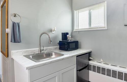 Riverview Apartment | Private Room w Bath Kitchen Access in Brownstown