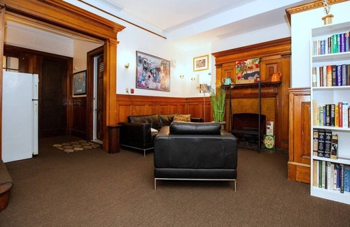 Fenway–Kenmore Apartment | Private Room, walk to Hosp, Fenway, BU, Transport
