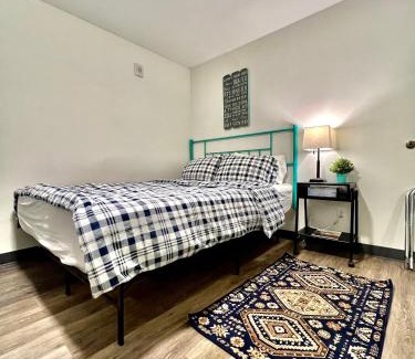University District Apartment | Private Room with Shared Bathroom on the 1st Floor 10 minutes walk to University of Washington