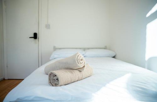 Lansbury House | Private Rooms near Canary Wharf