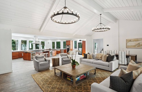 North Haven House | Private Sag Harbor estate on expansive property with sprawling manicured lawns