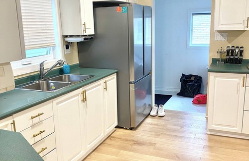 North Bay House | PRIVATE SANDY BEACH- LAKE NIPISSING