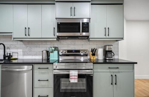 Symons Valley Apartment | Private Sherwood Suite by Park