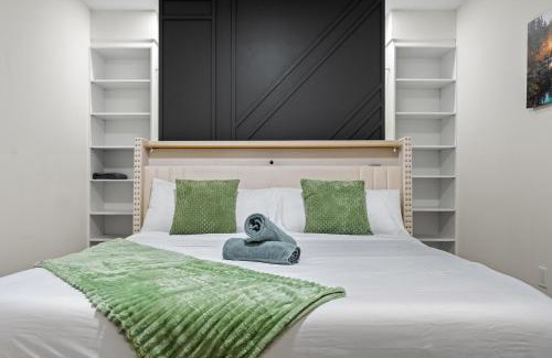 Symons Valley Apartment | Private Sherwood Suite by Park