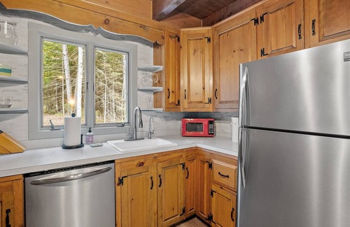 Washington House | Private Single Family Fully Furnished Home @ Ashuelot Lake