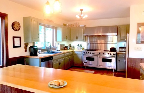 Warren House | Private Ski Lodge with Giant Hot Tub Less Than Two Miles to Sugarbush!