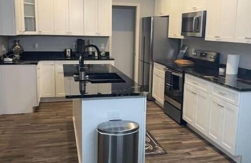 Tallahassee House | Private Spacious New 4 Bdrm W/Whirlpool Tub