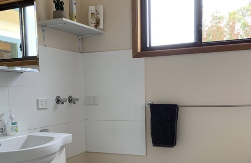 Umina Beach Cabin | Private, spacious & sparkling clean studio with ensuite at Umina Beach