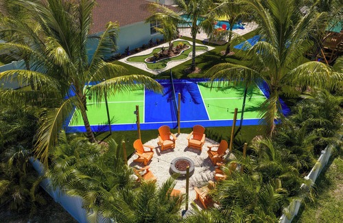 Palma Sola House | Private Splash Pad, Pickleball, Htd Pool, Hot Tub