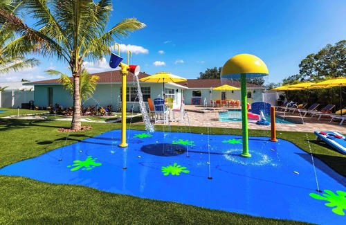 Palma Sola House | Private Splash Pad, Pickleball, Htd Pool, Hot Tub