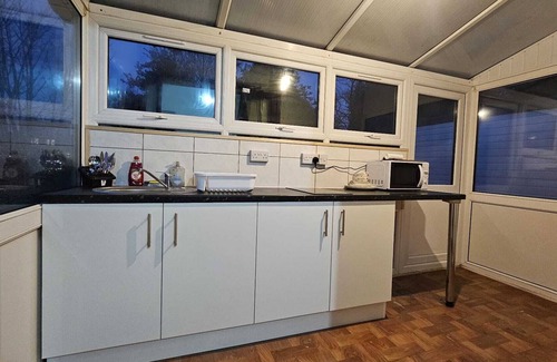 West Bromwich House | Private Stay with Toilet and Kitchen