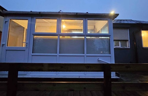 West Bromwich House | Private Stay with Toilet and Kitchen