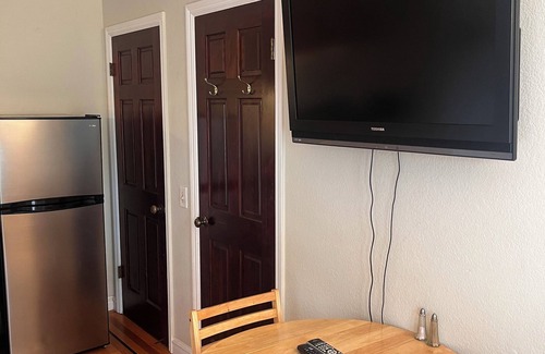 Half Moon Bay Apartment | Private studio located near downtown Half Moon Bay