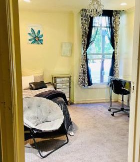 Encino House | Private Studio Style View Pool Big Estate Oasis Extra Fee 4 Guest Clea-ning Pet WOMEN ONLY