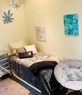 Encino House | Private Studio Style View Pool Big Estate Oasis Extra Fee 4 Guest Clea-ning Pet WOMEN ONLY