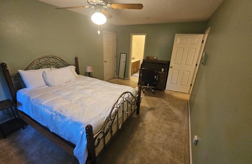 Lakeland Bed & Breakfast | Private Suite on Wooded Lot – Near Memphis & Blue Oval City