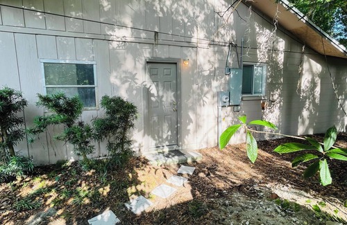 Gainesville Apartment | Private suite with own entry in vibrant Gainesville