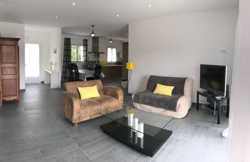 Arces House | Private swimming pool at 29°C - Maison de Bacchus