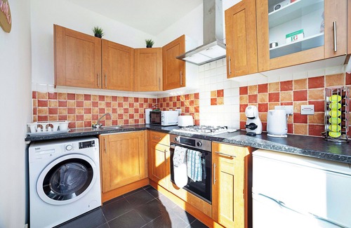 Hammersmith Broadway Apartment | Private Terrace - Apartment in Kensington