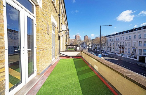 Hammersmith Broadway Apartment | Private Terrace - Apartment in Kensington